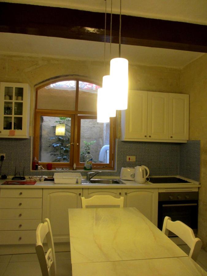 19Th Century Apartment Слима Екстериор снимка
