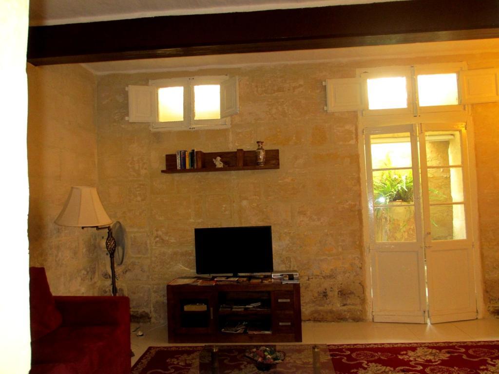 19Th Century Apartment Слима Екстериор снимка